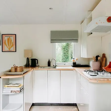 Apartment Tiny Cabin Lou Op De Veluwe *